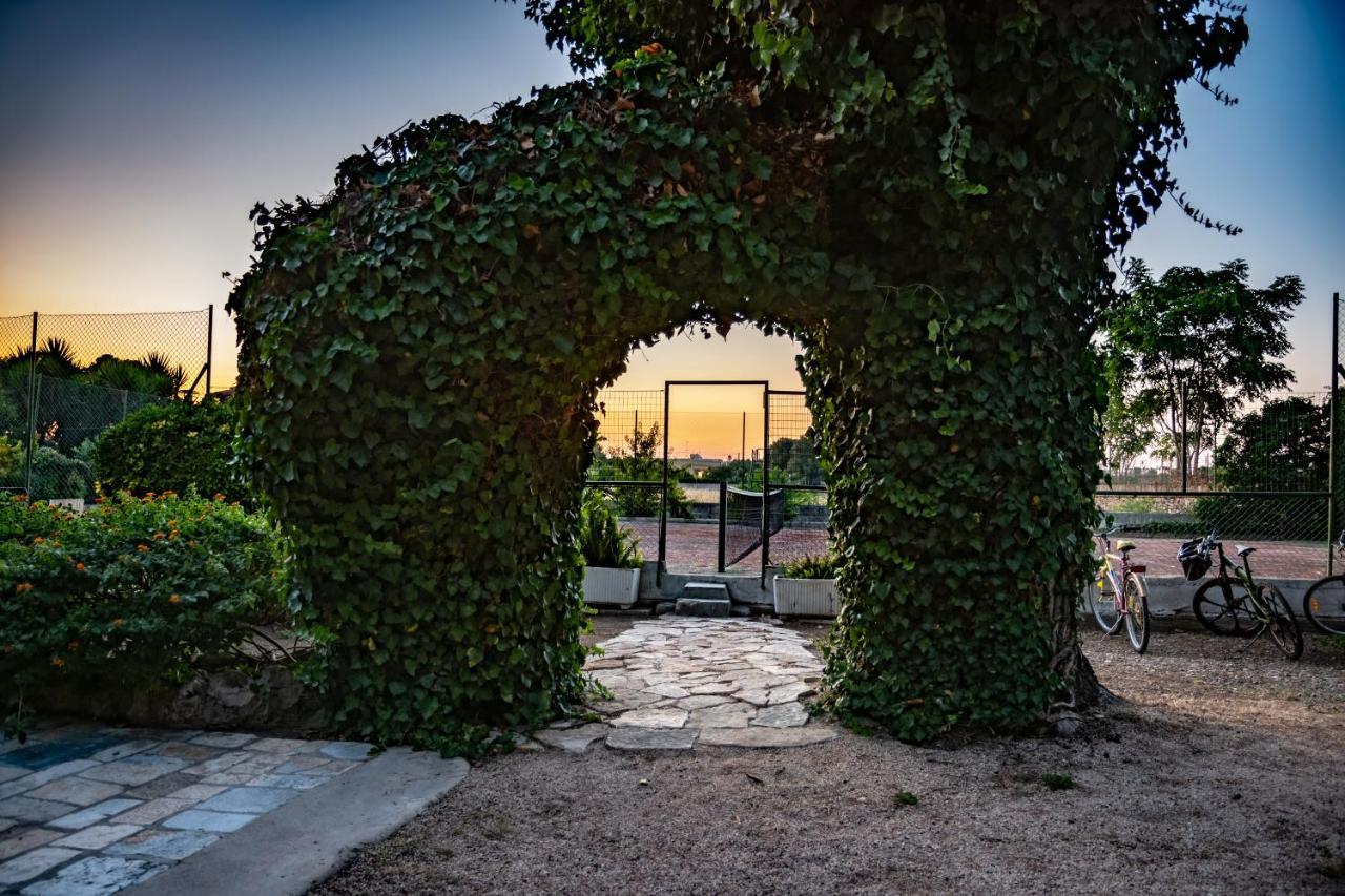 Antica Casina B&B Di Charme Pulsano Bagian luar foto