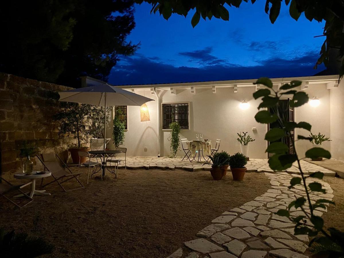 Antica Casina B&B Di Charme Pulsano Bagian luar foto
