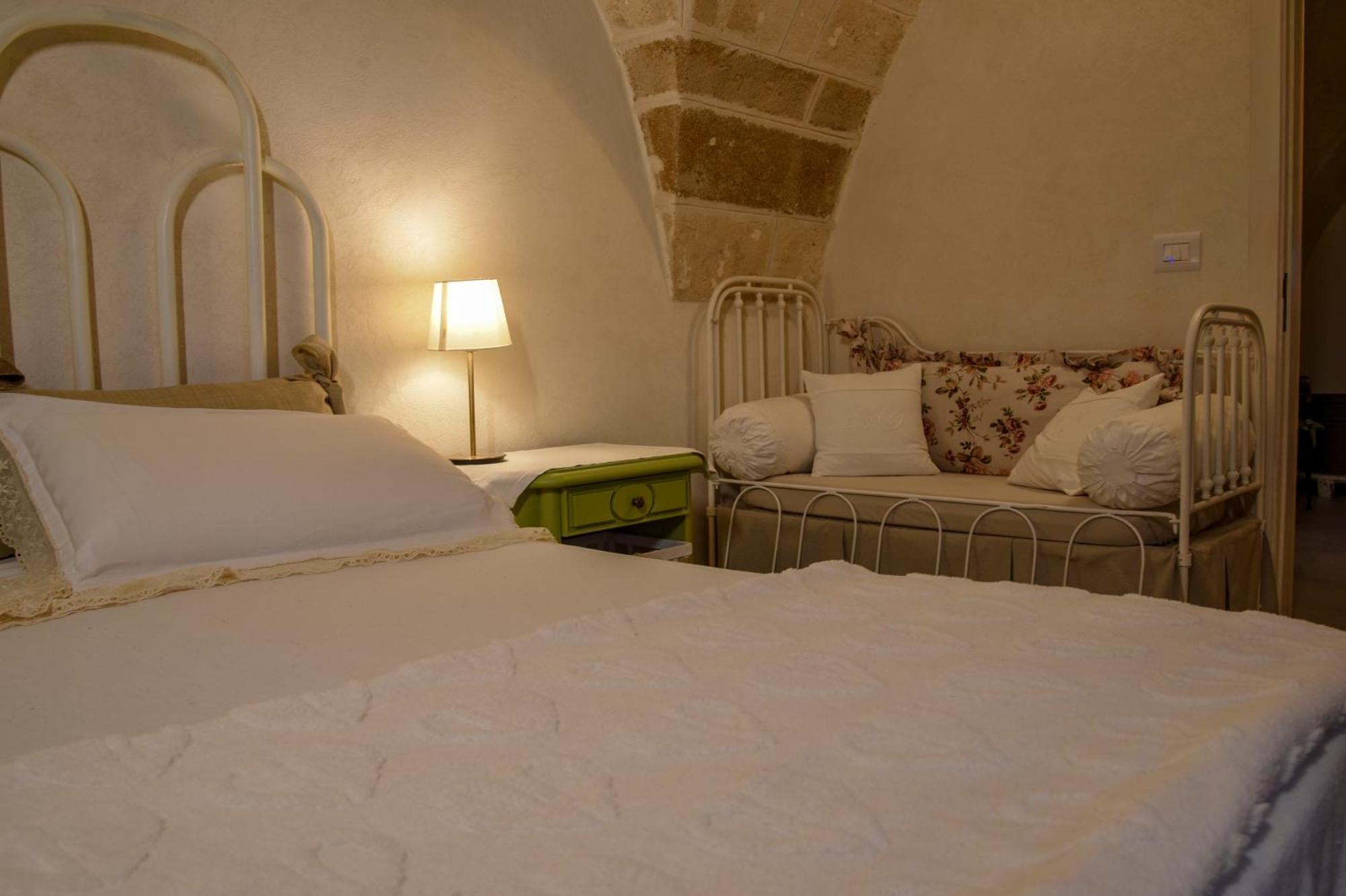 Antica Casina B&B Di Charme Pulsano Bagian luar foto
