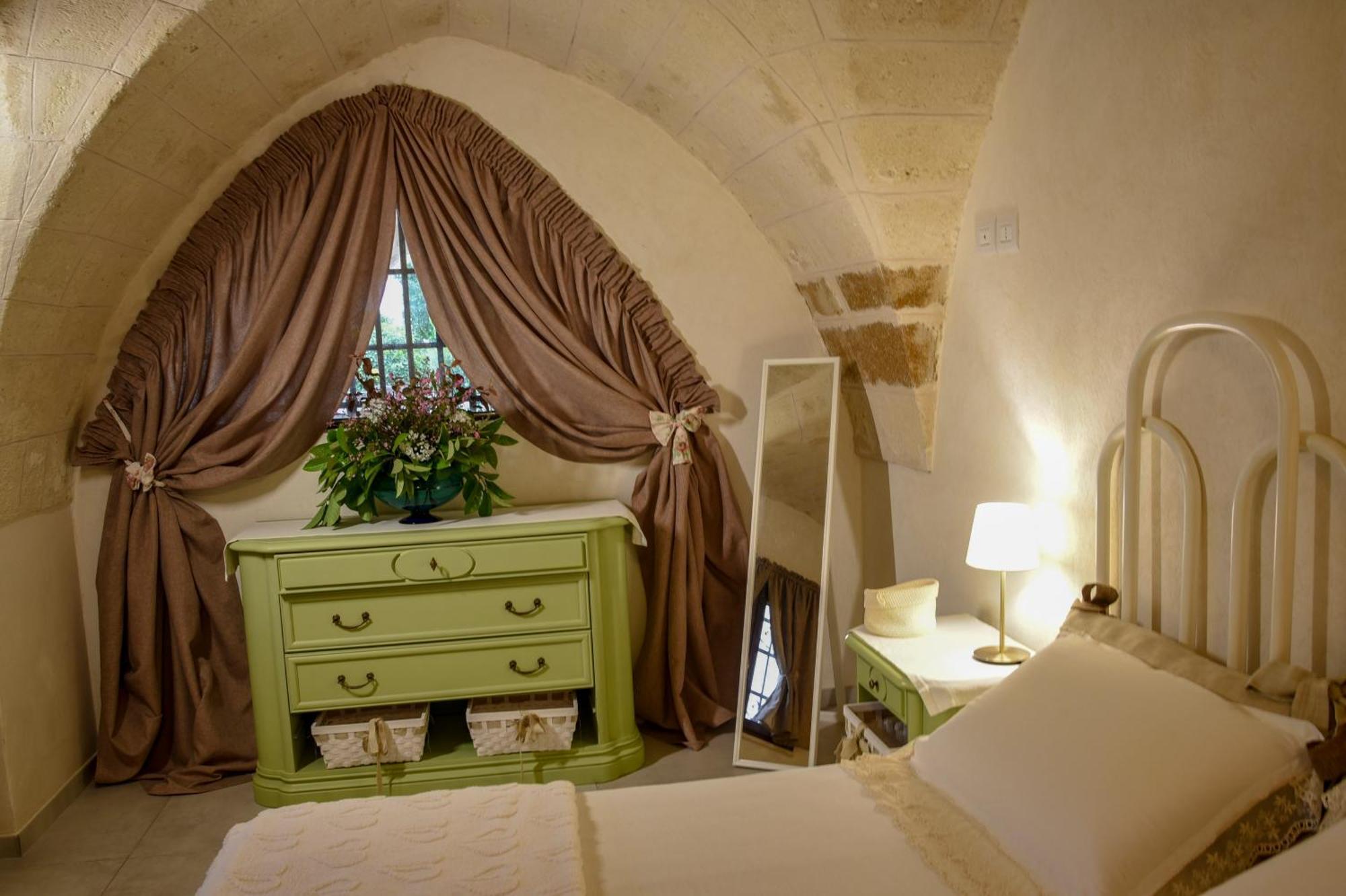Antica Casina B&B Di Charme Pulsano Bagian luar foto