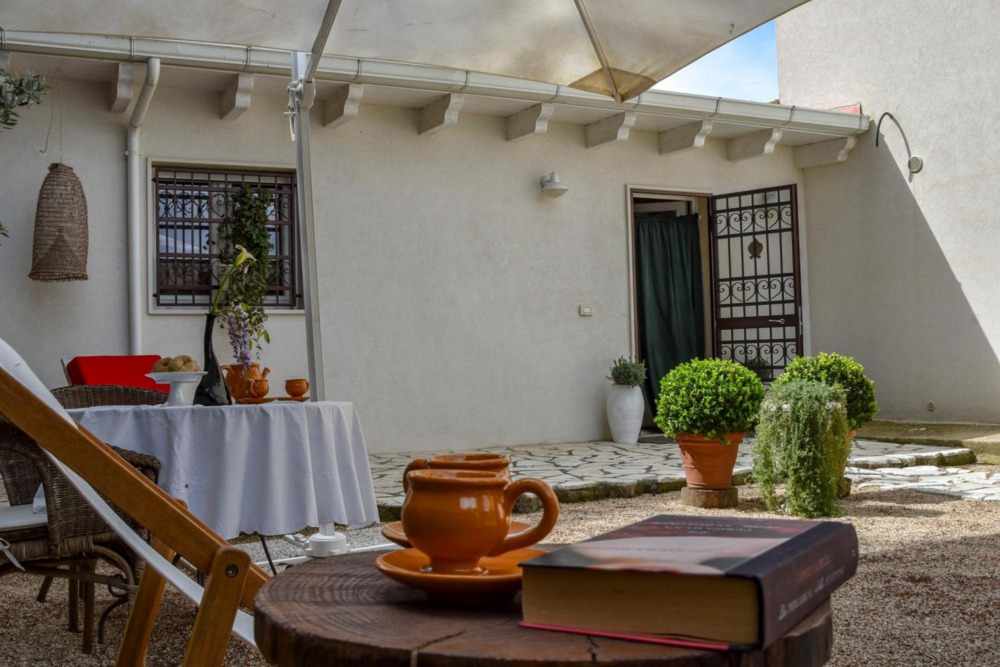Antica Casina B&B Di Charme Pulsano Bagian luar foto